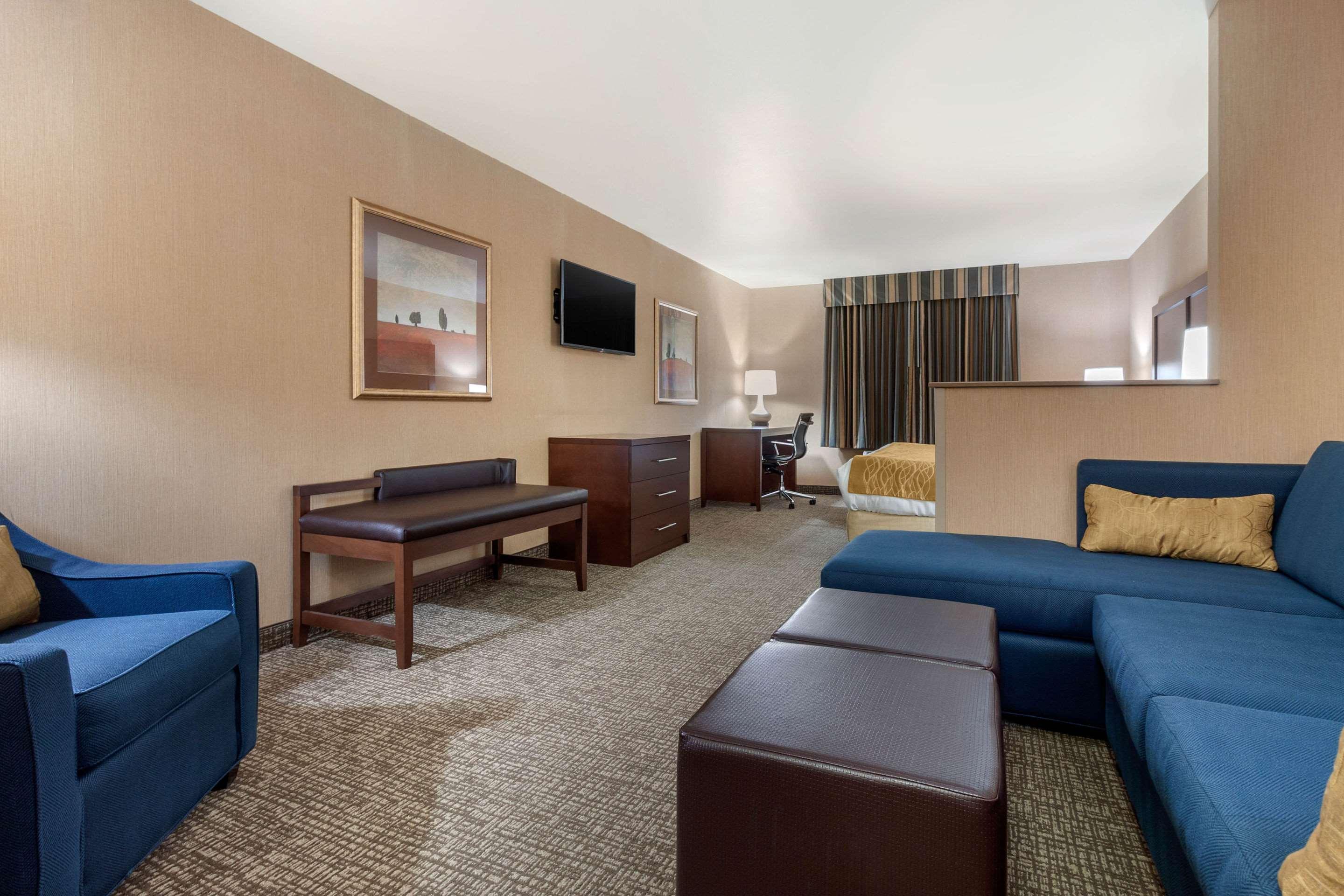 Comfort Inn & Suites Mitchell I-90 Exterior foto