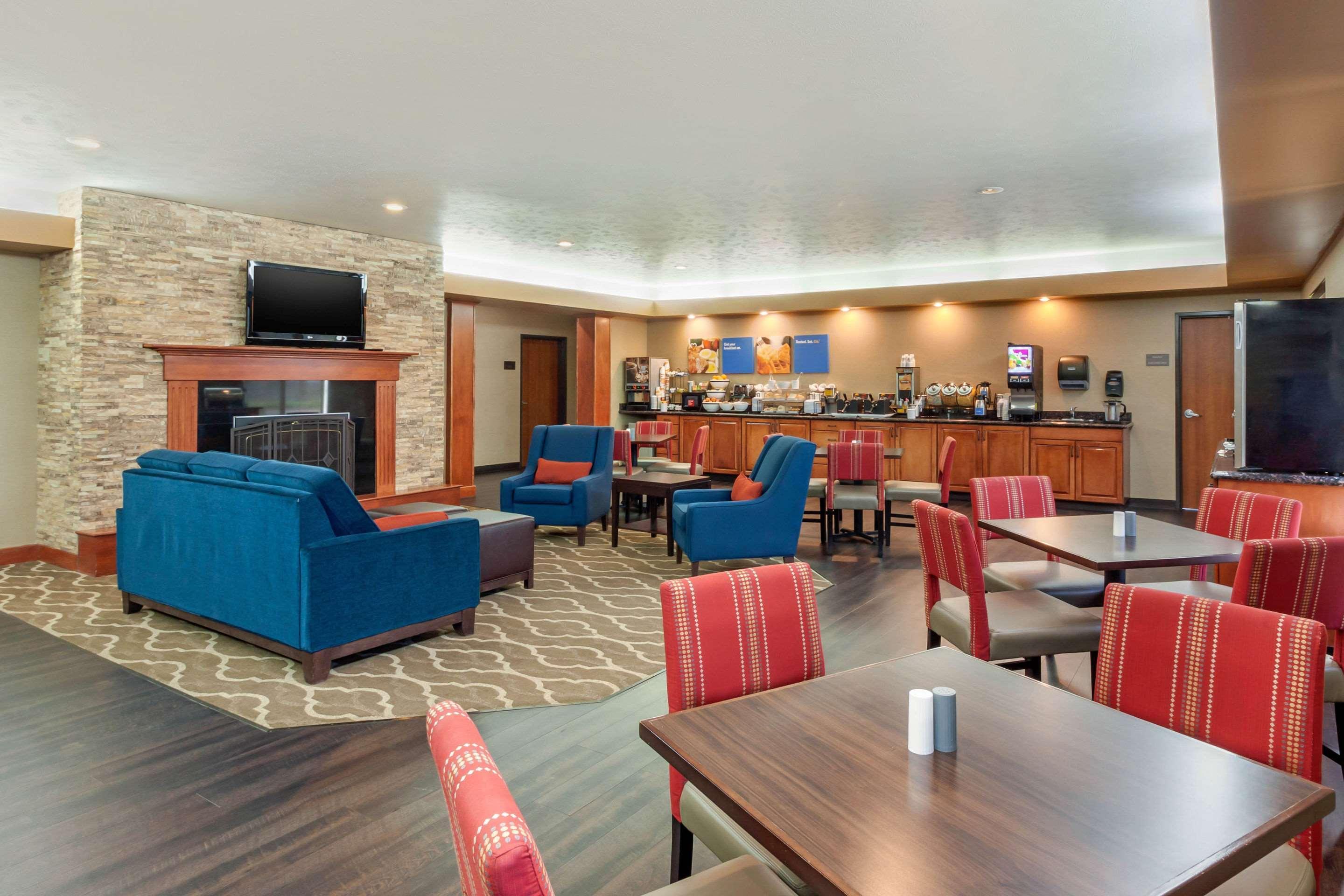 Comfort Inn & Suites Mitchell I-90 Exterior foto